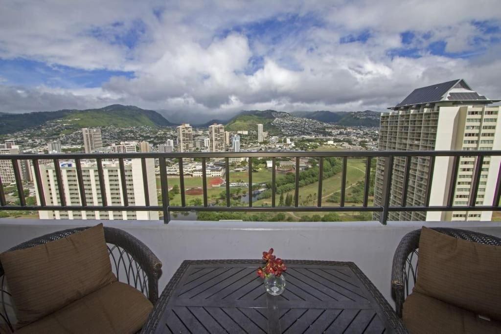 Hawaiian Hospitality Aparthotel Honolulu Exterior photo